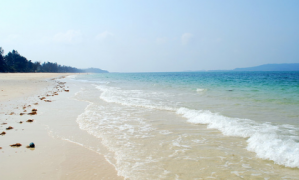 Bãi biển Hồng Vàn – Du lịch Cô Tô